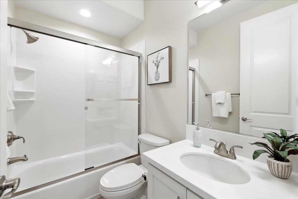 Detail Gallery Image 25 of 39 For 1905 Stella St, Mountain View,  CA 94043 - 3 Beds | 2/1 Baths