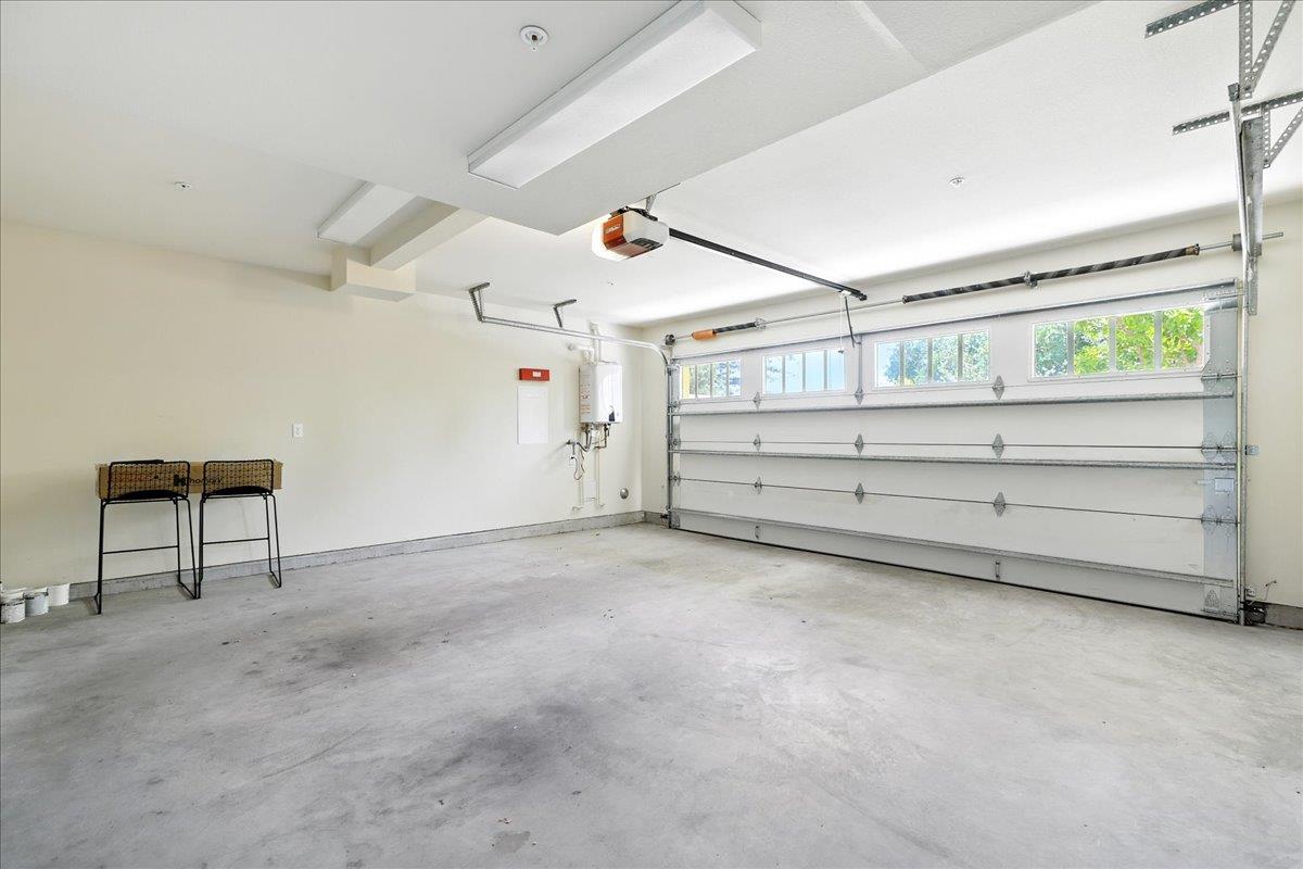 Detail Gallery Image 28 of 39 For 1905 Stella St, Mountain View,  CA 94043 - 3 Beds | 2/1 Baths