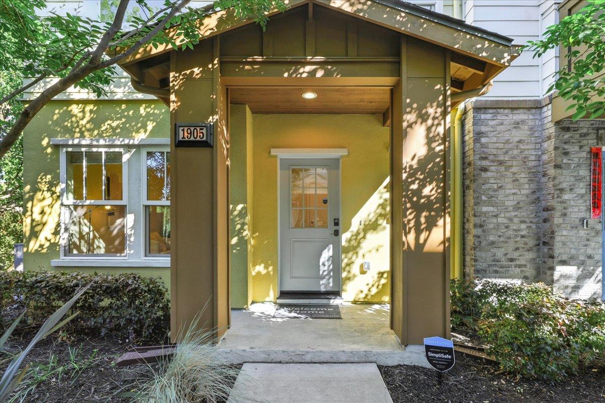 Detail Gallery Image 29 of 39 For 1905 Stella St, Mountain View,  CA 94043 - 3 Beds | 2/1 Baths