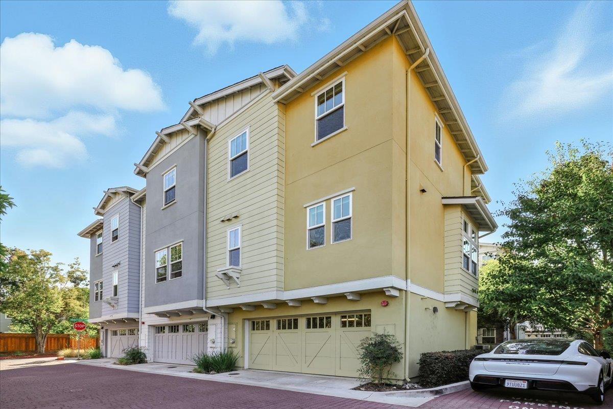 Detail Gallery Image 30 of 39 For 1905 Stella St, Mountain View,  CA 94043 - 3 Beds | 2/1 Baths