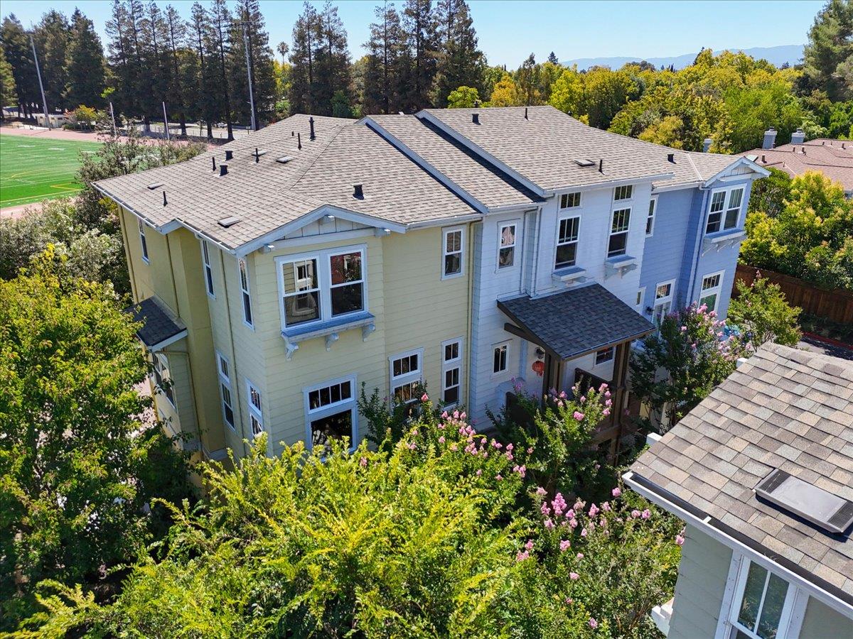 Detail Gallery Image 31 of 39 For 1905 Stella St, Mountain View,  CA 94043 - 3 Beds | 2/1 Baths