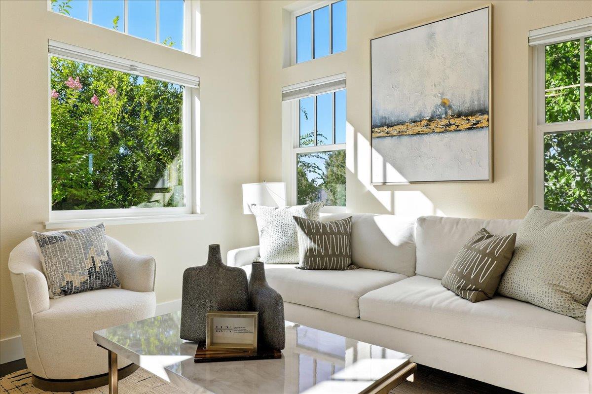 Detail Gallery Image 4 of 39 For 1905 Stella St, Mountain View,  CA 94043 - 3 Beds | 2/1 Baths
