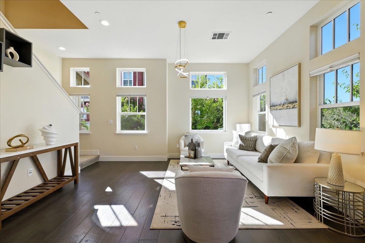 Detail Gallery Image 5 of 39 For 1905 Stella St, Mountain View,  CA 94043 - 3 Beds | 2/1 Baths