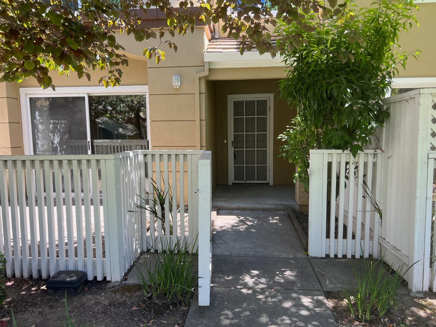 Detail Gallery Image 3 of 21 For 6986 Gregorich Dr #C,  San Jose,  CA 95138 - 2 Beds | 2/1 Baths