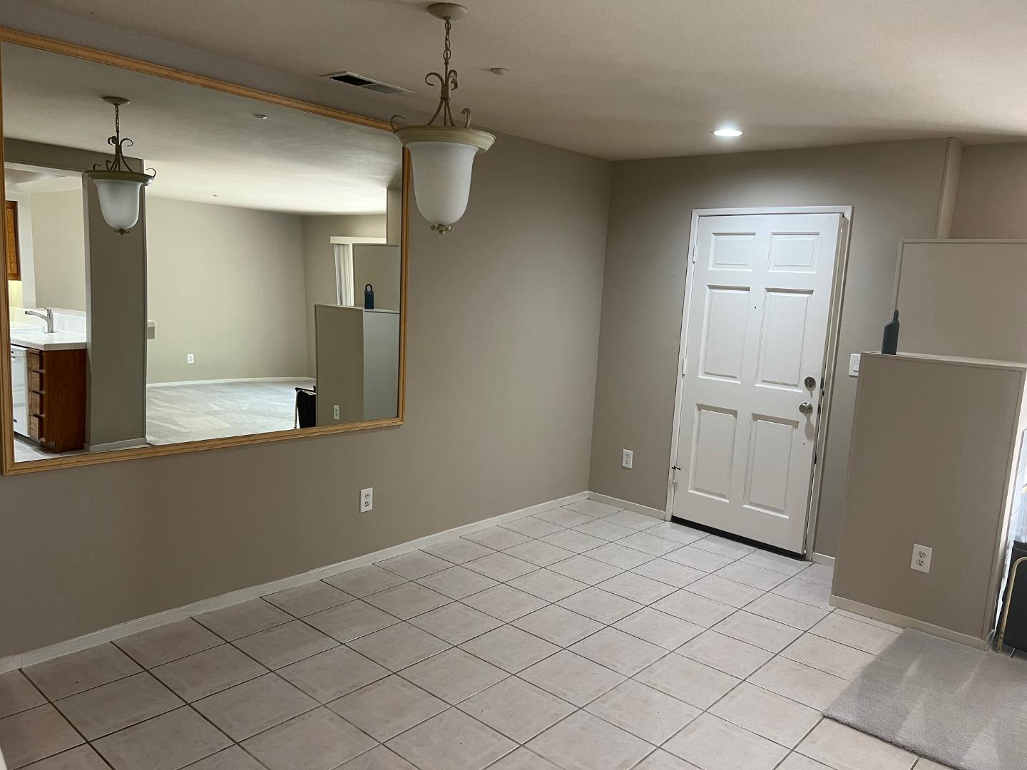 Detail Gallery Image 4 of 21 For 6986 Gregorich Dr #C,  San Jose,  CA 95138 - 2 Beds | 2/1 Baths