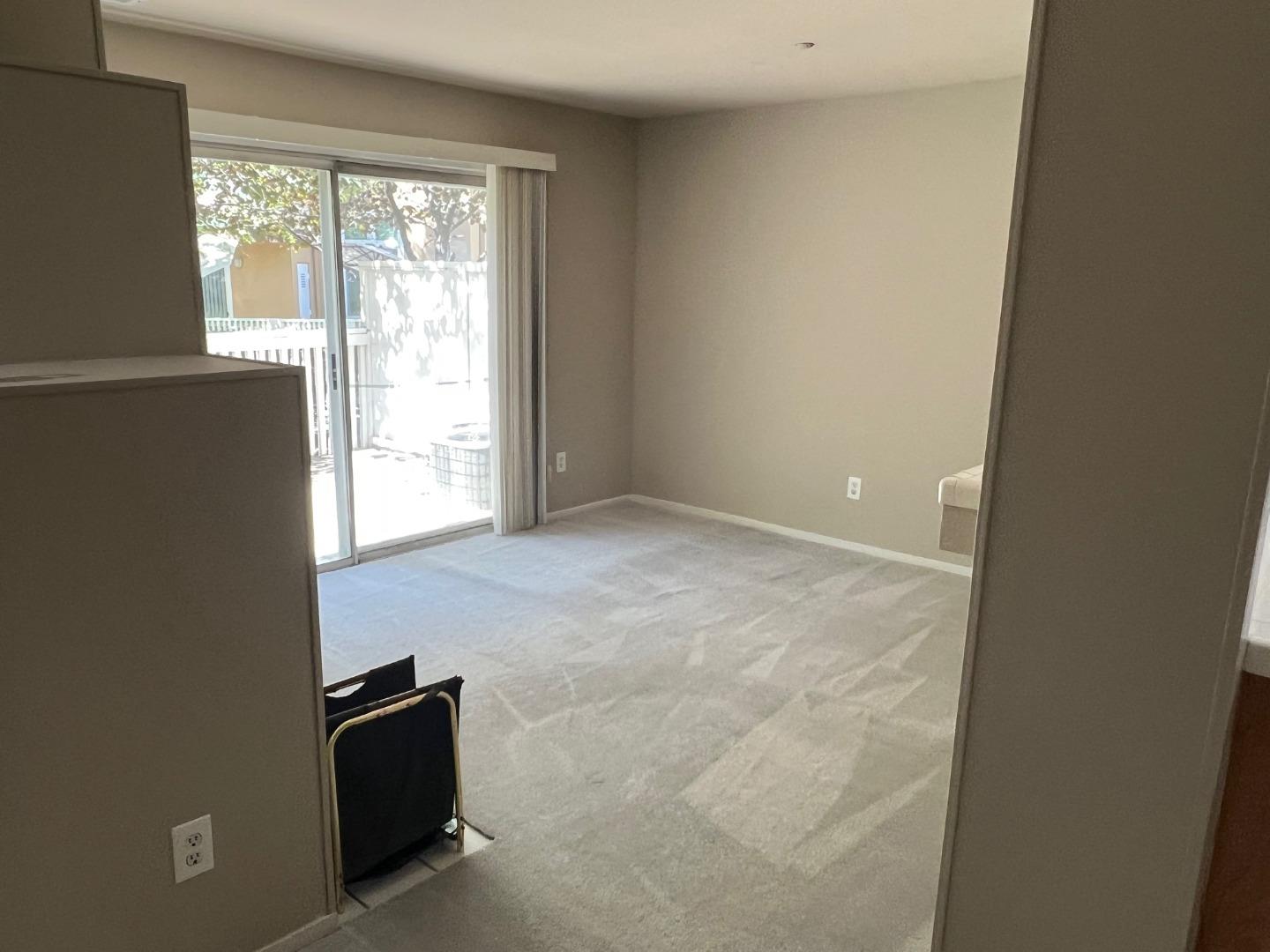 Detail Gallery Image 5 of 21 For 6986 Gregorich Dr #C,  San Jose,  CA 95138 - 2 Beds | 2/1 Baths