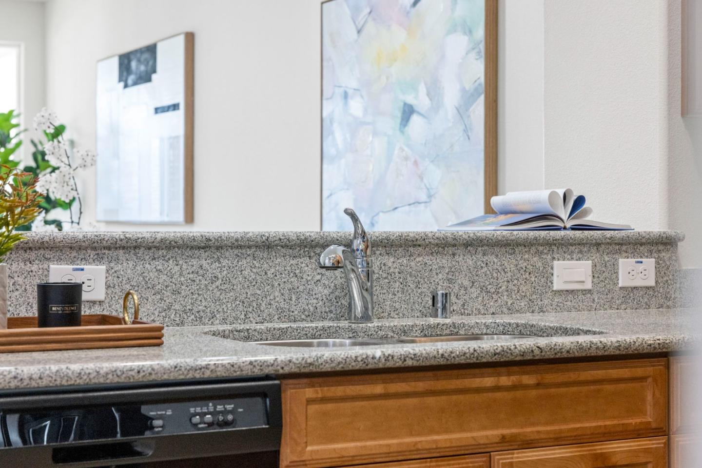 Detail Gallery Image 10 of 39 For 2109 Kiwi Wkwy, San Jose,  CA 95133 - 4 Beds | 4 Baths