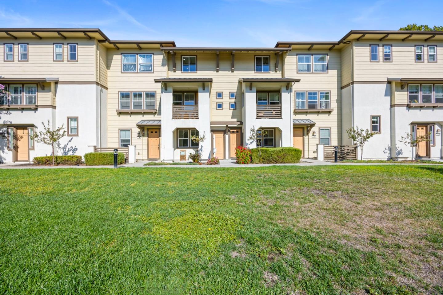 Detail Gallery Image 2 of 39 For 2109 Kiwi Wkwy, San Jose,  CA 95133 - 4 Beds | 4 Baths