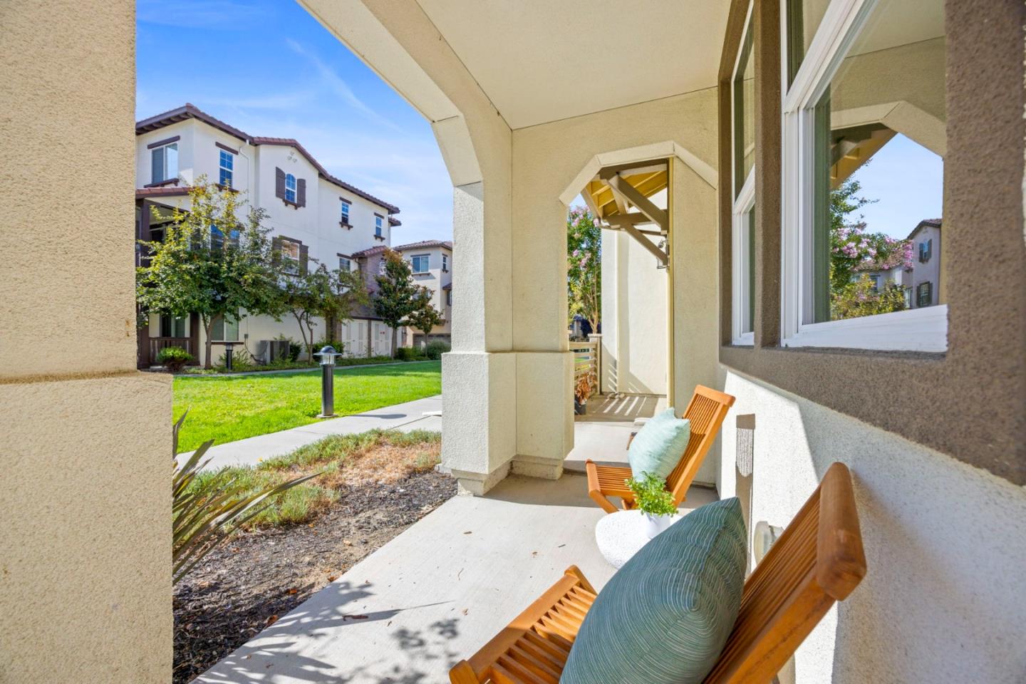 Detail Gallery Image 3 of 39 For 2109 Kiwi Wkwy, San Jose,  CA 95133 - 4 Beds | 4 Baths