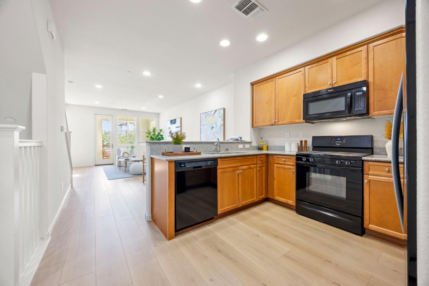 Detail Gallery Image 9 of 39 For 2109 Kiwi Wkwy, San Jose,  CA 95133 - 4 Beds | 4 Baths
