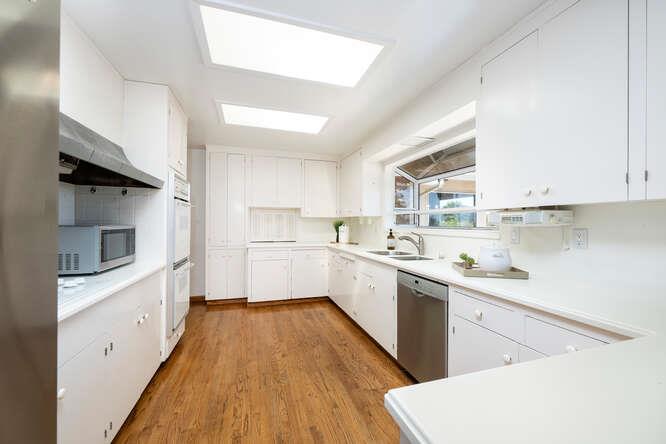 Detail Gallery Image 19 of 48 For 26993 Almaden Ct, Los Altos Hills,  CA 94022 - 4 Beds | 2/1 Baths