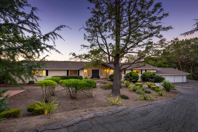 Detail Gallery Image 3 of 48 For 26993 Almaden Ct, Los Altos Hills,  CA 94022 - 4 Beds | 2/1 Baths