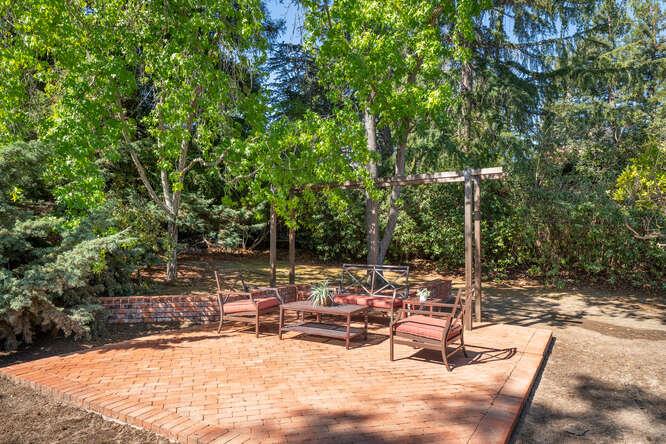 Detail Gallery Image 9 of 48 For 26993 Almaden Ct, Los Altos Hills,  CA 94022 - 4 Beds | 2/1 Baths