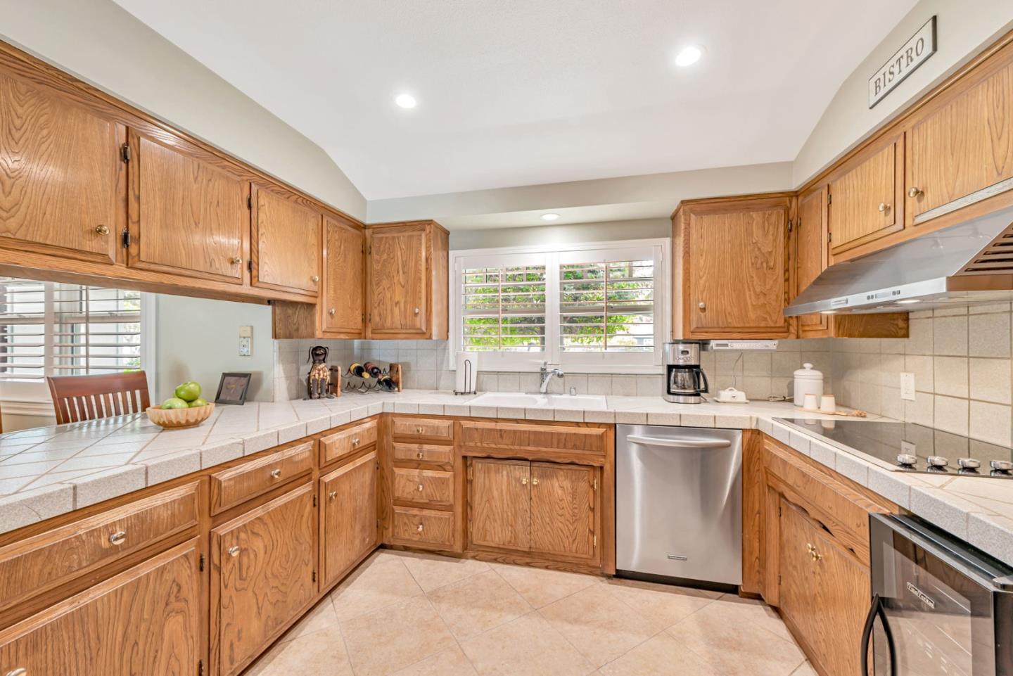 Detail Gallery Image 16 of 73 For 6540 Camelia Dr, San Jose,  CA 95120 - 4 Beds | 2/1 Baths