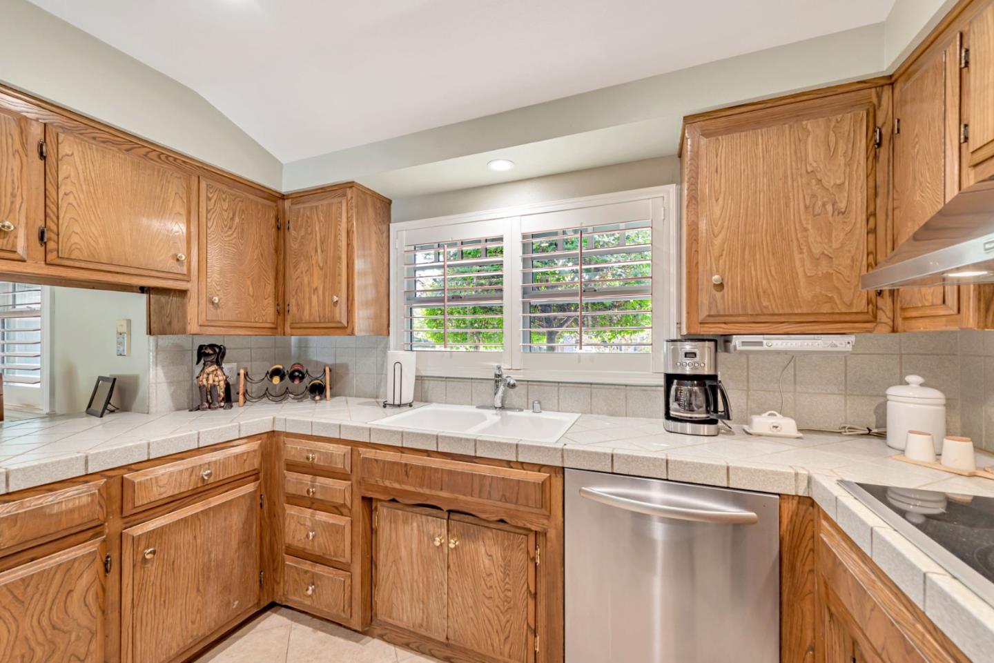 Detail Gallery Image 18 of 73 For 6540 Camelia Dr, San Jose,  CA 95120 - 4 Beds | 2/1 Baths