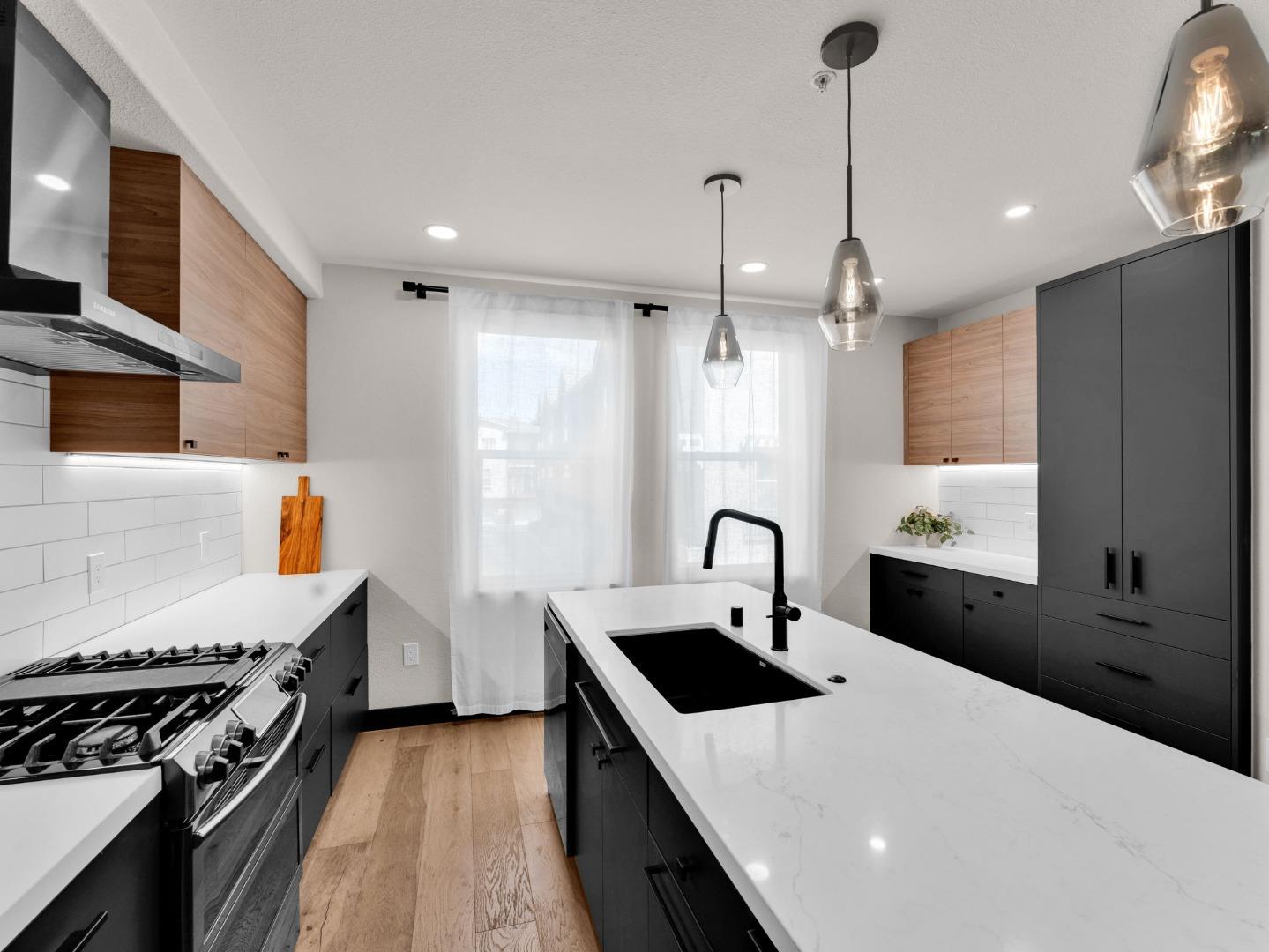 Detail Gallery Image 2 of 42 For 213 Esfahan Dr, San Jose,  CA 95111 - 2 Beds | 2/1 Baths