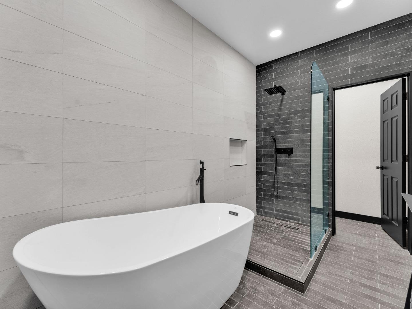 Detail Gallery Image 25 of 42 For 213 Esfahan Dr, San Jose,  CA 95111 - 2 Beds | 2/1 Baths