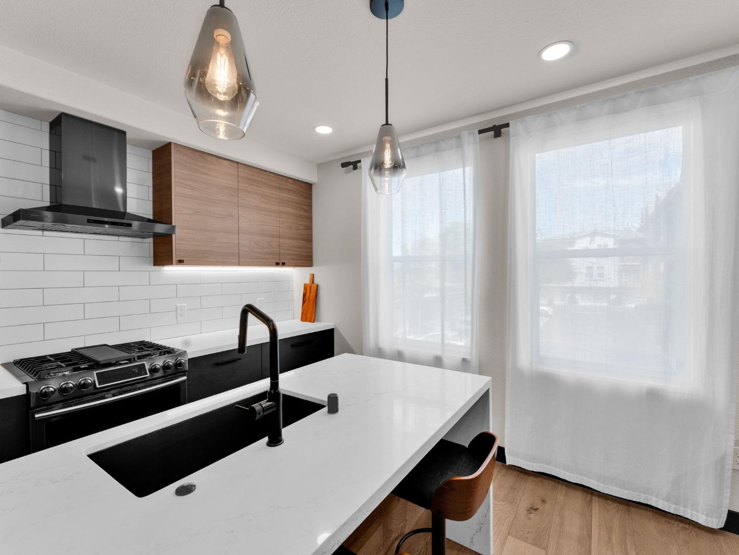 Detail Gallery Image 5 of 42 For 213 Esfahan Dr, San Jose,  CA 95111 - 2 Beds | 2/1 Baths