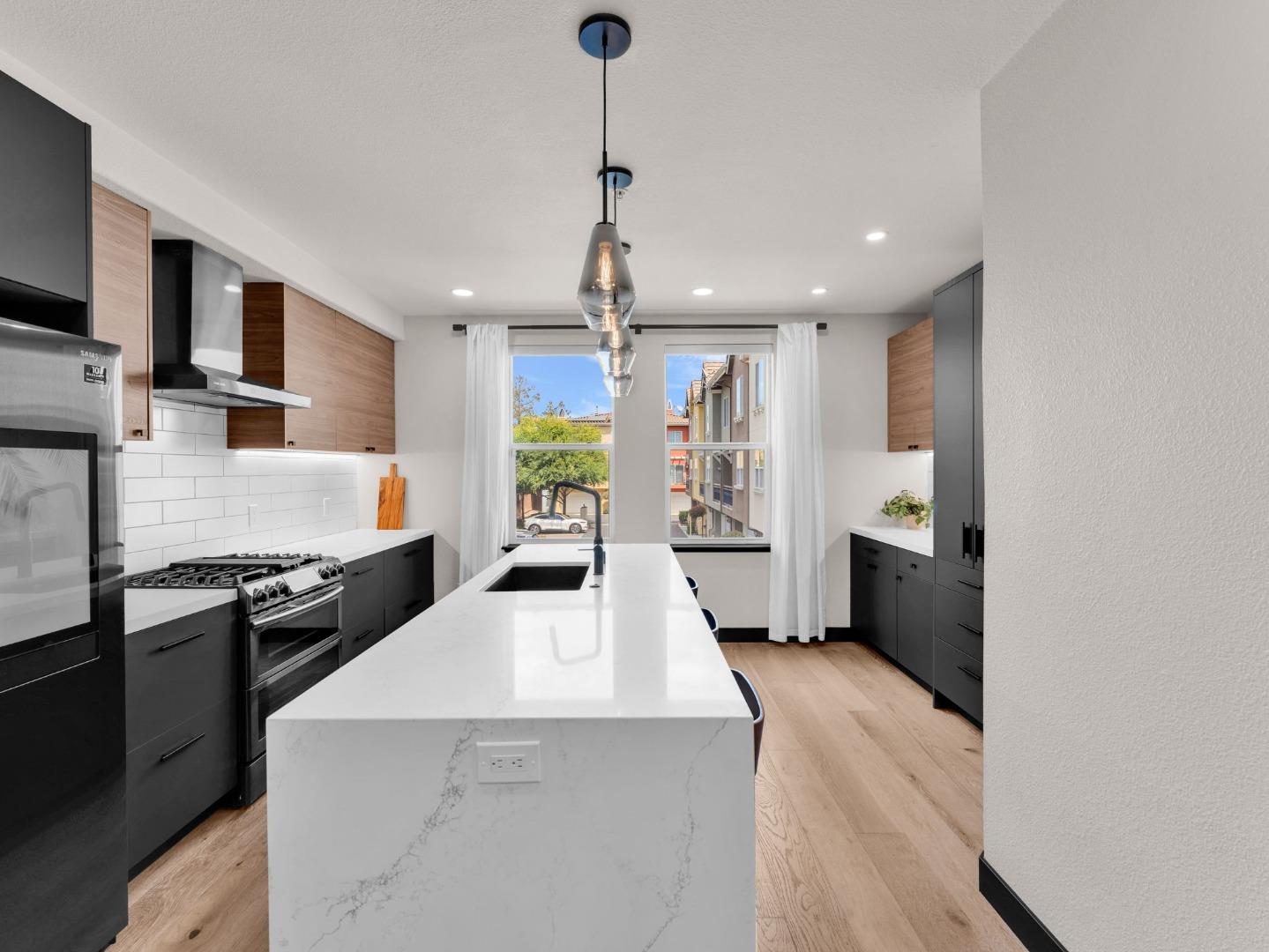 Detail Gallery Image 6 of 42 For 213 Esfahan Dr, San Jose,  CA 95111 - 2 Beds | 2/1 Baths