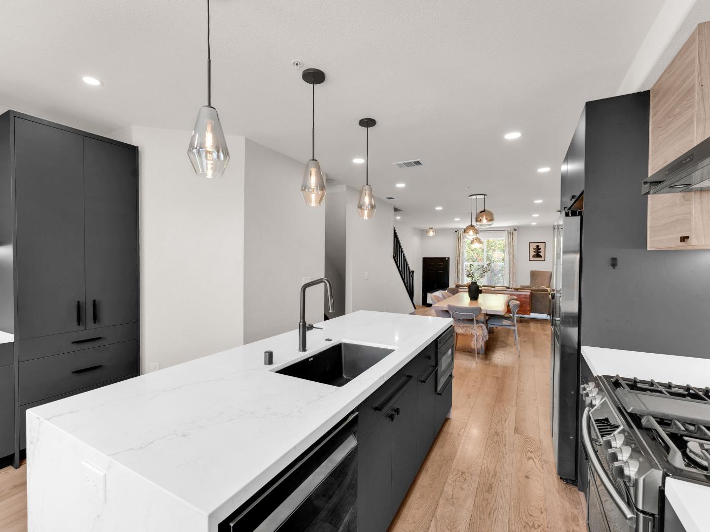 Detail Gallery Image 8 of 42 For 213 Esfahan Dr, San Jose,  CA 95111 - 2 Beds | 2/1 Baths