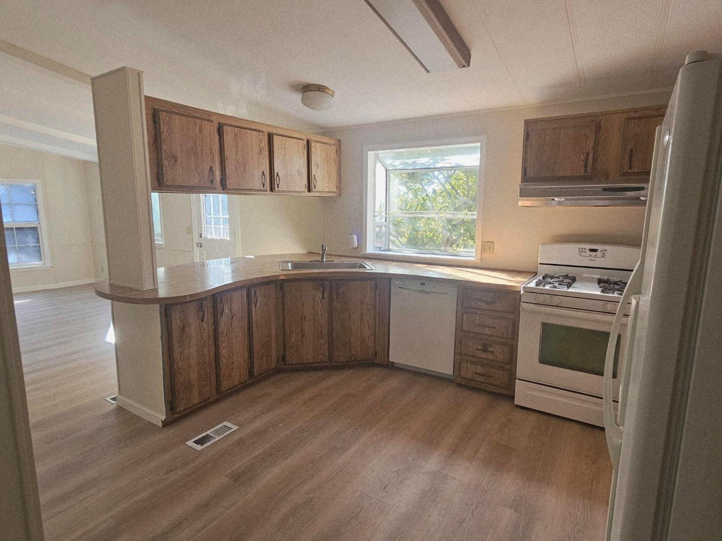 Detail Gallery Image 6 of 25 For 16530 Charles Schell Ln, Royal Oaks,  CA 95076 - 2 Beds | 2 Baths