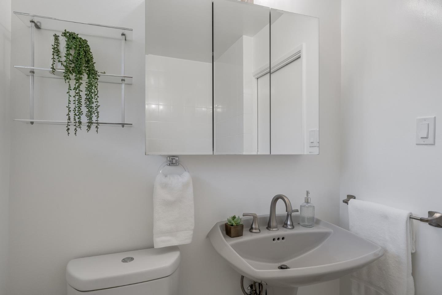 Detail Gallery Image 21 of 42 For 2704 Sunset Ter, San Mateo,  CA 94403 - 4 Beds | 2 Baths