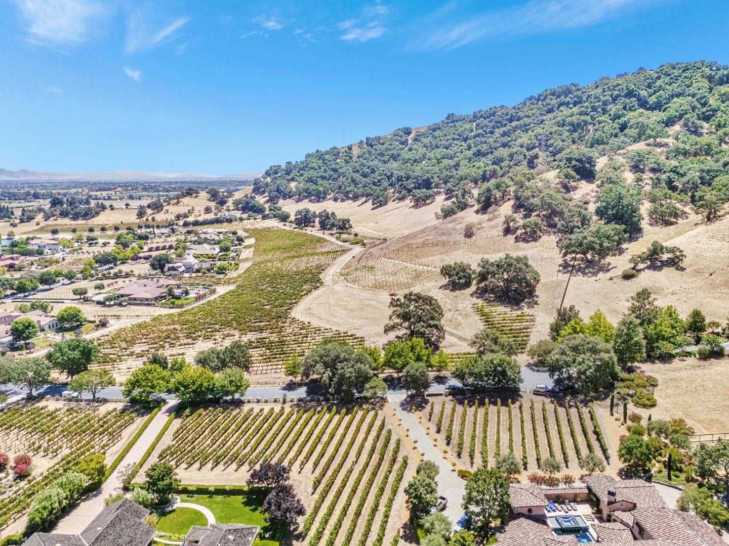 Detail Gallery Image 5 of 21 For 1322 Lions Peak Ln, San Martin,  CA 95046 - – Beds | – Baths