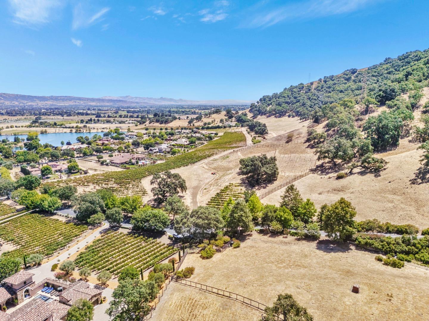 Detail Gallery Image 6 of 21 For 1322 Lions Peak Ln, San Martin,  CA 95046 - – Beds | – Baths
