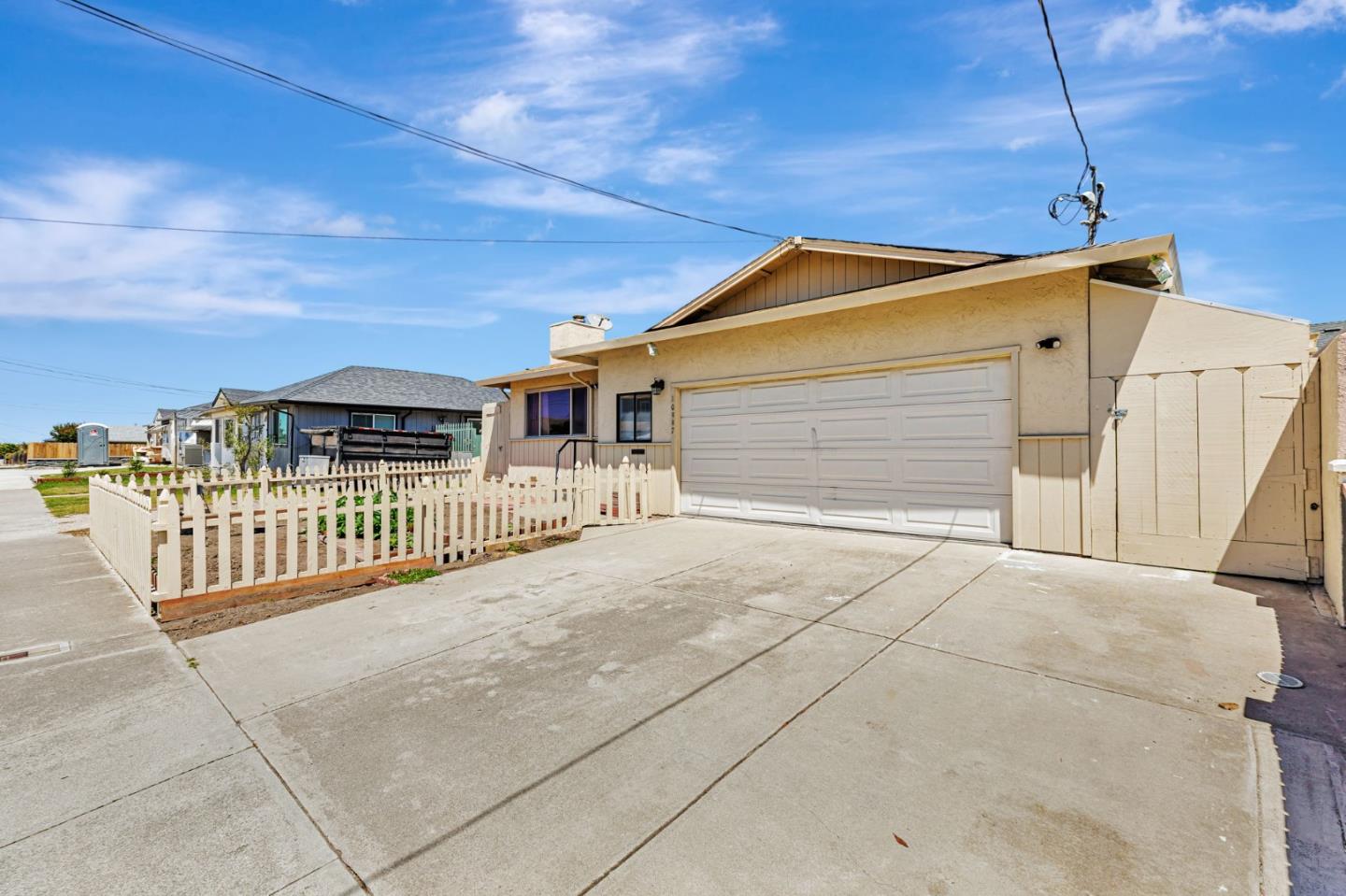 Detail Gallery Image 2 of 42 For 10997 Seymour St, Castroville,  CA 95012 - 4 Beds | 2 Baths