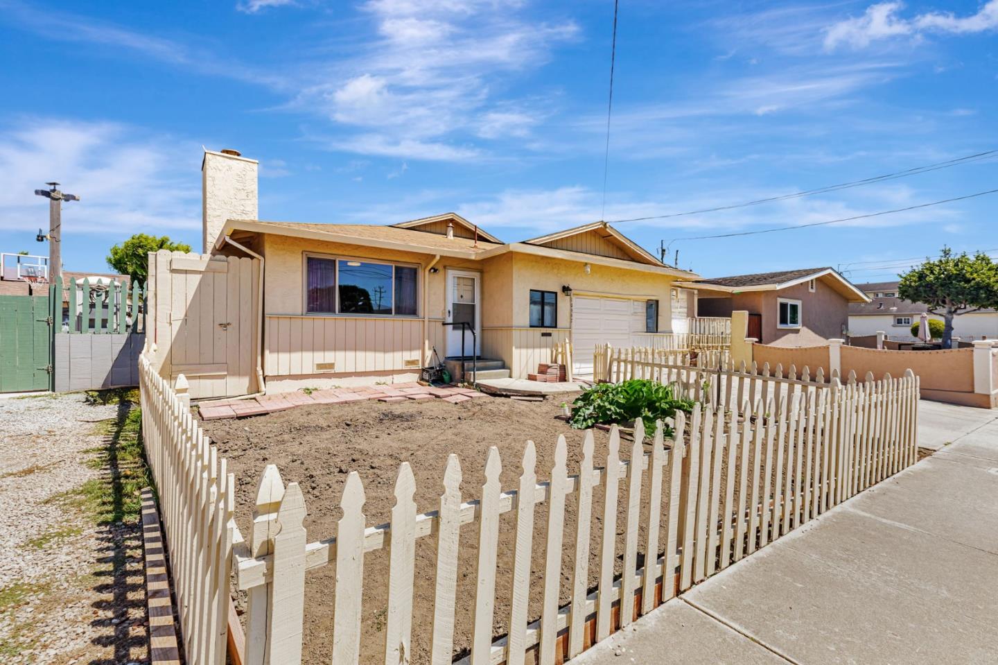 Detail Gallery Image 3 of 42 For 10997 Seymour St, Castroville,  CA 95012 - 4 Beds | 2 Baths