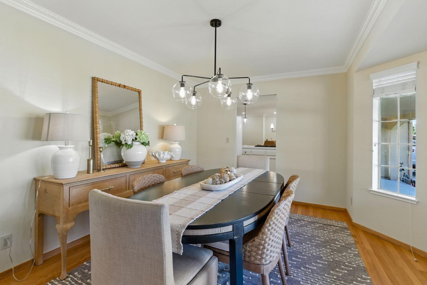 Detail Gallery Image 10 of 42 For 2188 Yorkshire Way, Mountain View,  CA 94040 - 3 Beds | 2 Baths