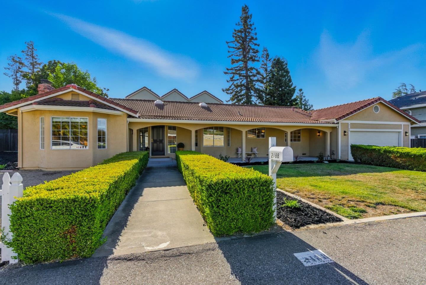 Detail Gallery Image 14 of 42 For 2188 Yorkshire Way, Mountain View,  CA 94040 - 3 Beds | 2 Baths