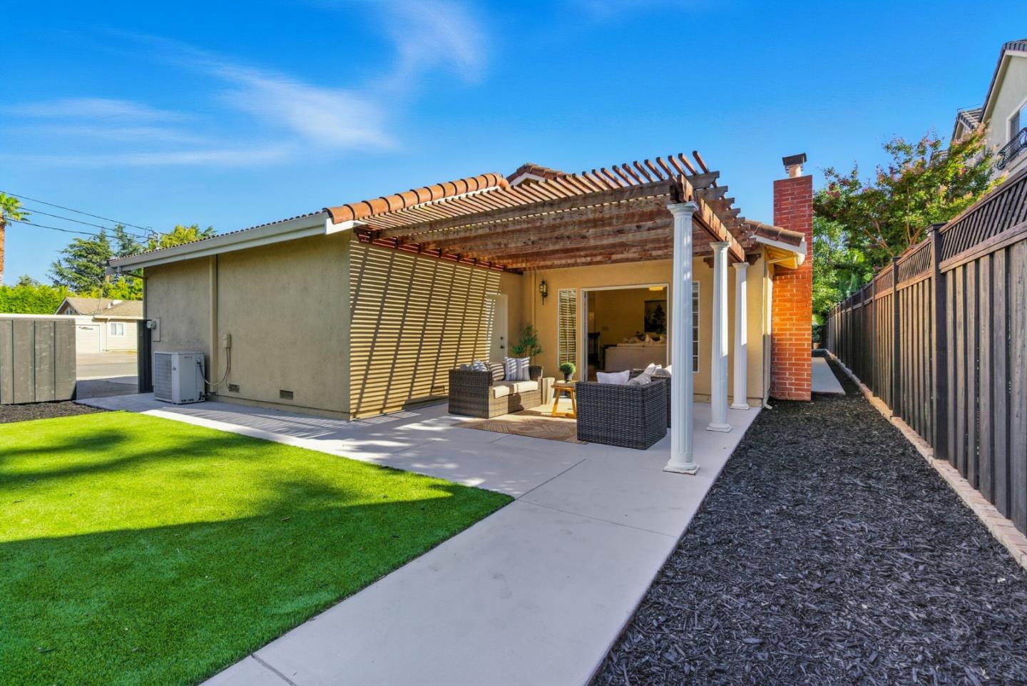 Detail Gallery Image 17 of 42 For 2188 Yorkshire Way, Mountain View,  CA 94040 - 3 Beds | 2 Baths