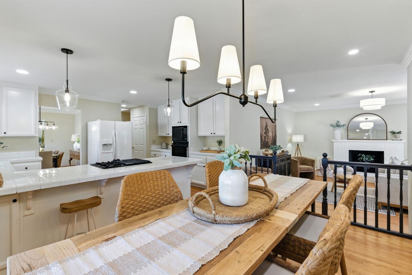 Detail Gallery Image 25 of 42 For 2188 Yorkshire Way, Mountain View,  CA 94040 - 3 Beds | 2 Baths