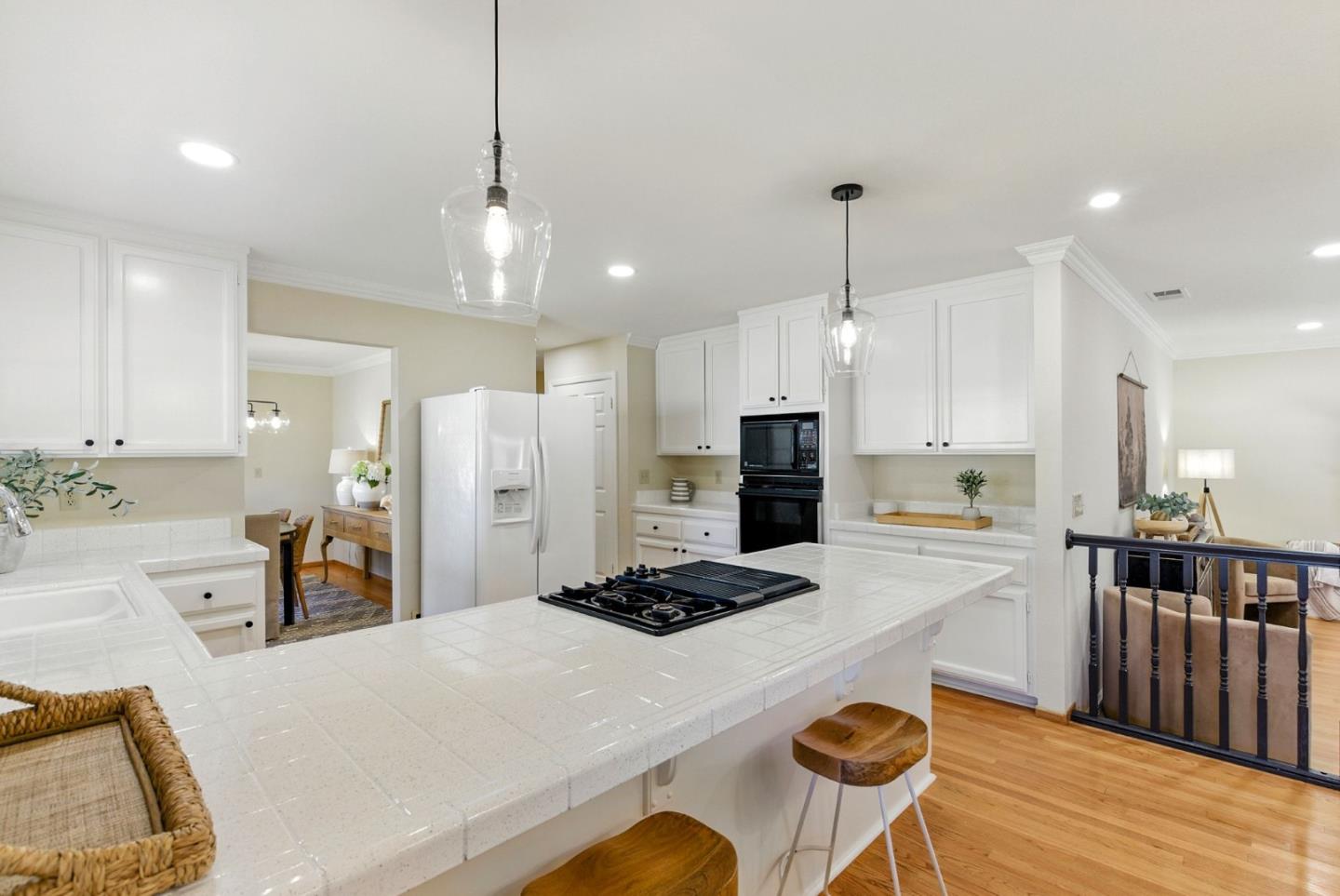 Detail Gallery Image 26 of 42 For 2188 Yorkshire Way, Mountain View,  CA 94040 - 3 Beds | 2 Baths