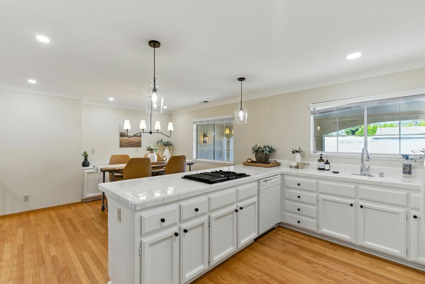 Detail Gallery Image 28 of 42 For 2188 Yorkshire Way, Mountain View,  CA 94040 - 3 Beds | 2 Baths