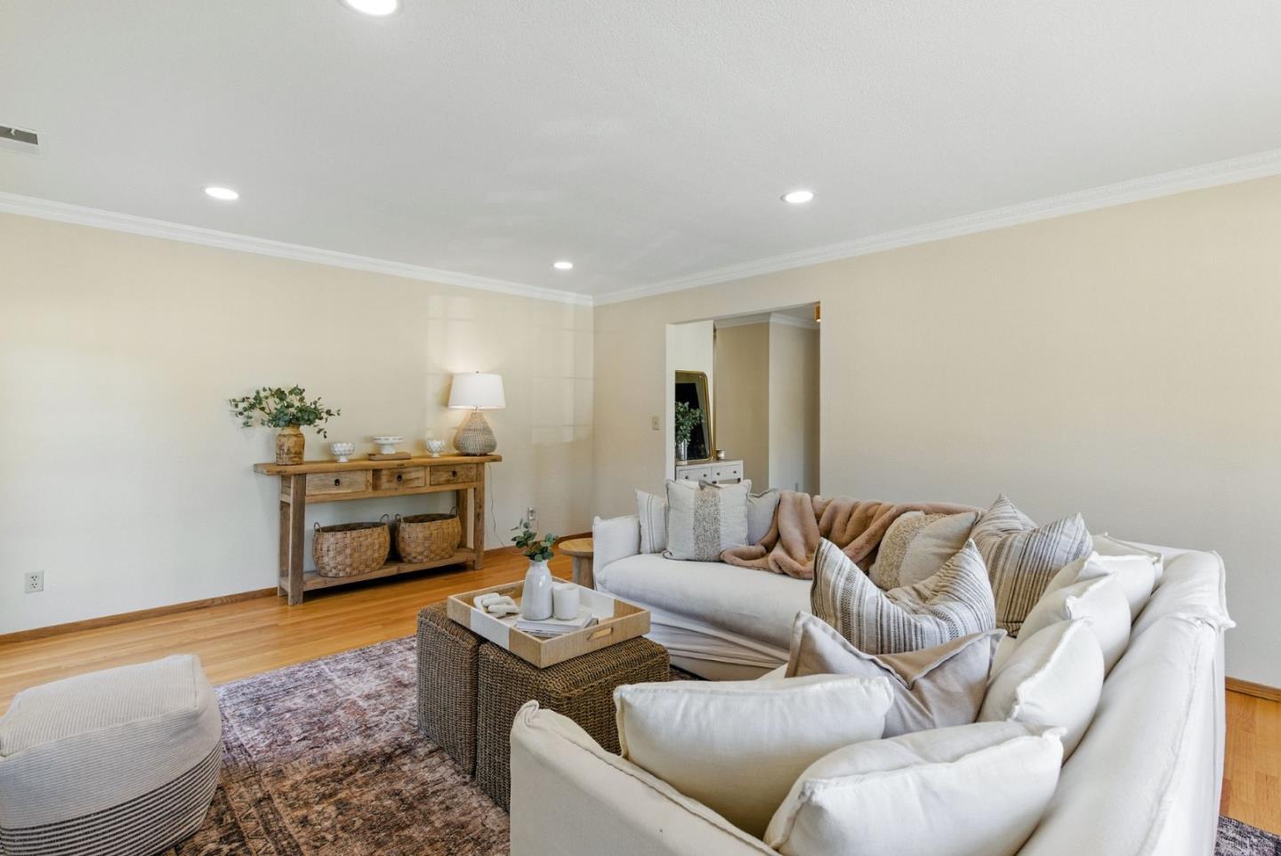 Detail Gallery Image 31 of 42 For 2188 Yorkshire Way, Mountain View,  CA 94040 - 3 Beds | 2 Baths