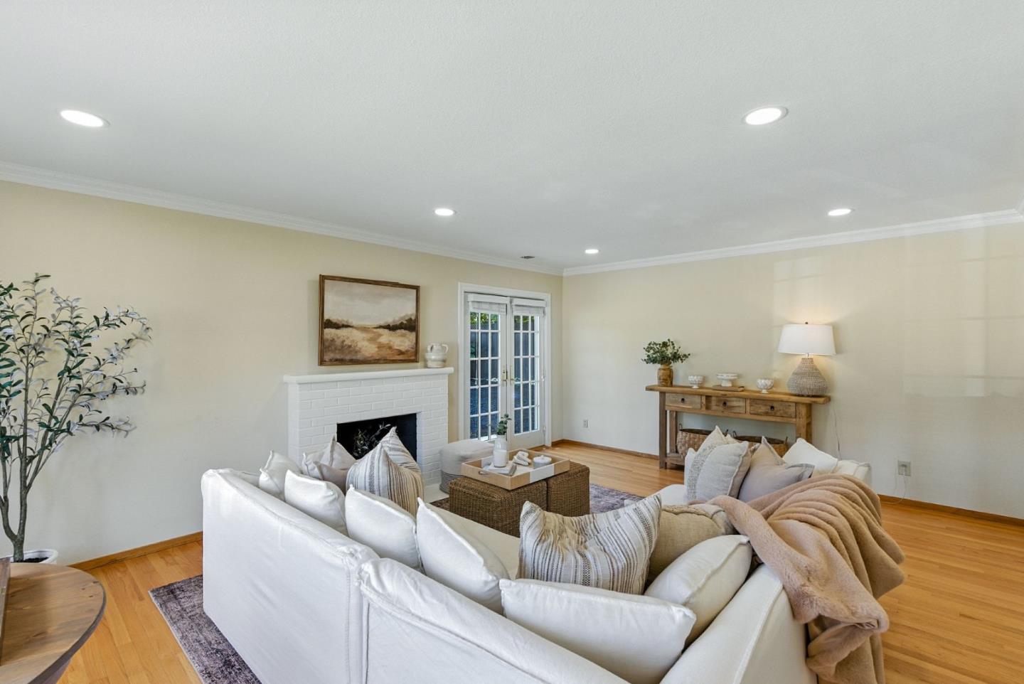 Detail Gallery Image 32 of 42 For 2188 Yorkshire Way, Mountain View,  CA 94040 - 3 Beds | 2 Baths