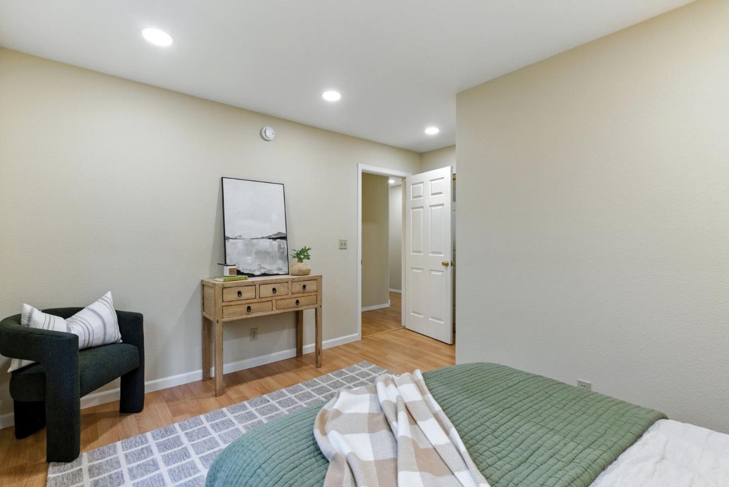 Detail Gallery Image 34 of 42 For 2188 Yorkshire Way, Mountain View,  CA 94040 - 3 Beds | 2 Baths