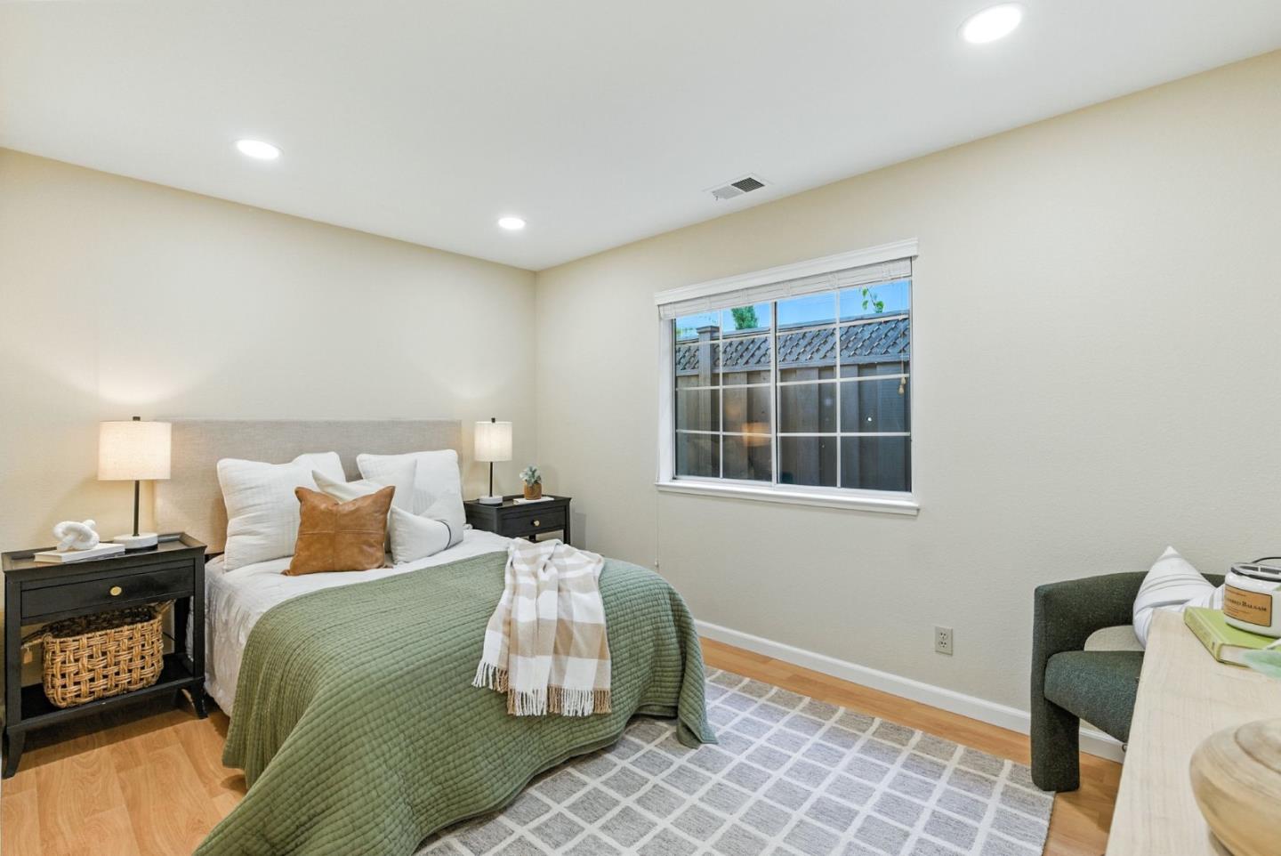 Detail Gallery Image 35 of 42 For 2188 Yorkshire Way, Mountain View,  CA 94040 - 3 Beds | 2 Baths