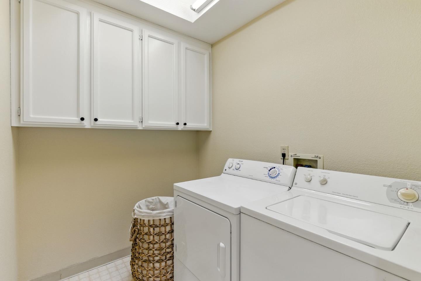 Detail Gallery Image 38 of 42 For 2188 Yorkshire Way, Mountain View,  CA 94040 - 3 Beds | 2 Baths