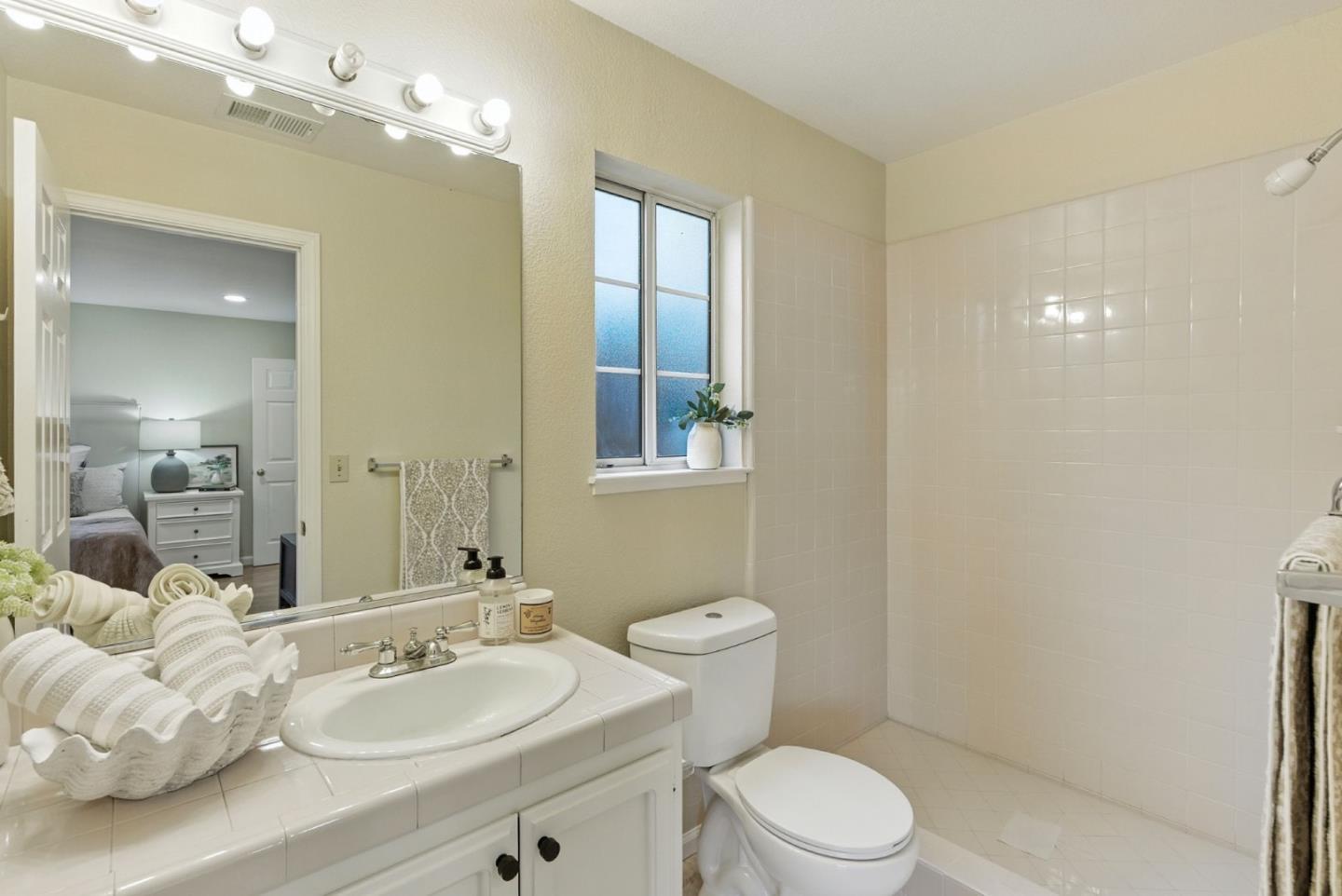 Detail Gallery Image 39 of 42 For 2188 Yorkshire Way, Mountain View,  CA 94040 - 3 Beds | 2 Baths