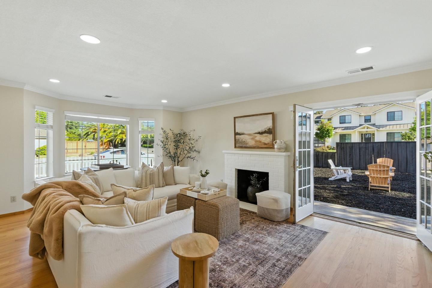 Detail Gallery Image 4 of 42 For 2188 Yorkshire Way, Mountain View,  CA 94040 - 3 Beds | 2 Baths