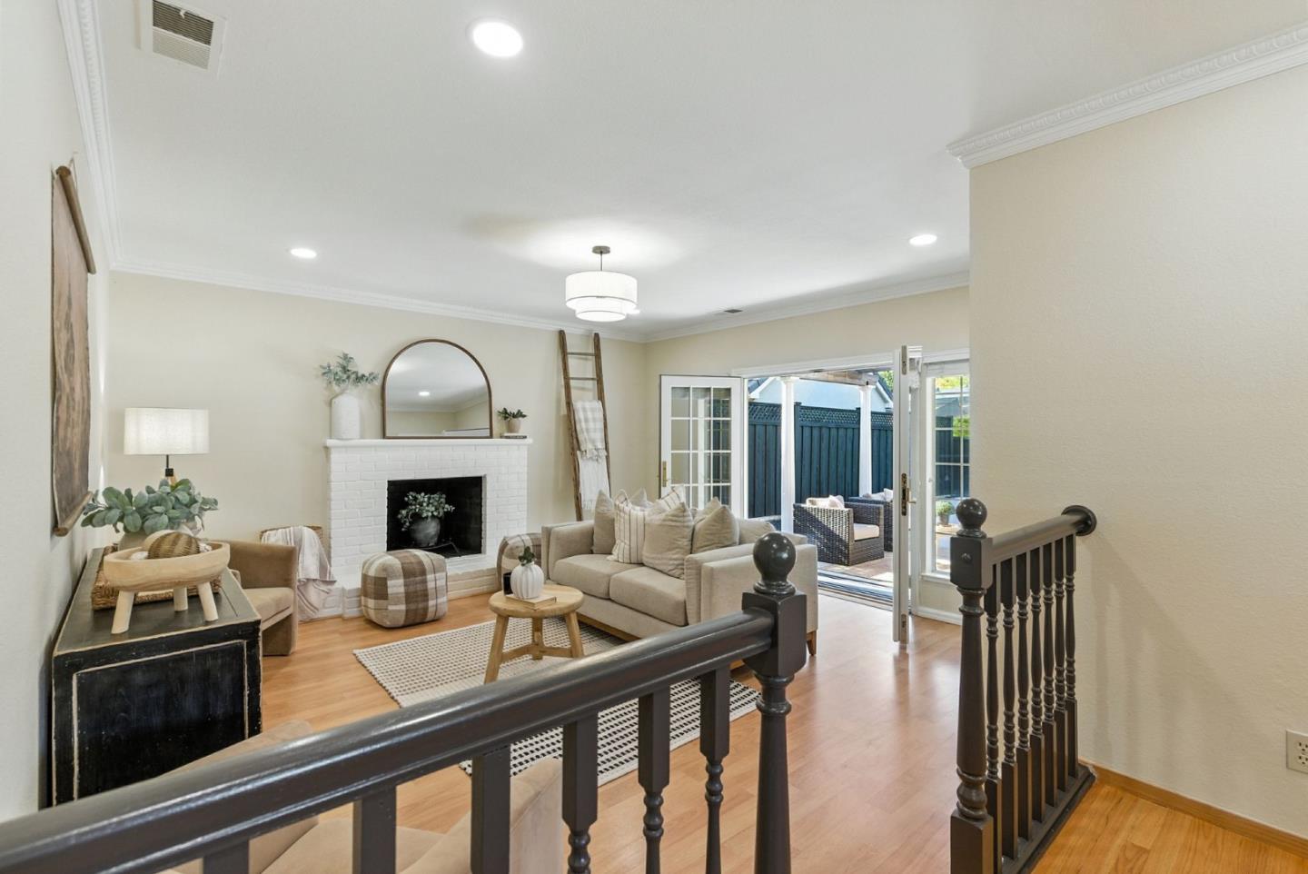 Detail Gallery Image 5 of 42 For 2188 Yorkshire Way, Mountain View,  CA 94040 - 3 Beds | 2 Baths
