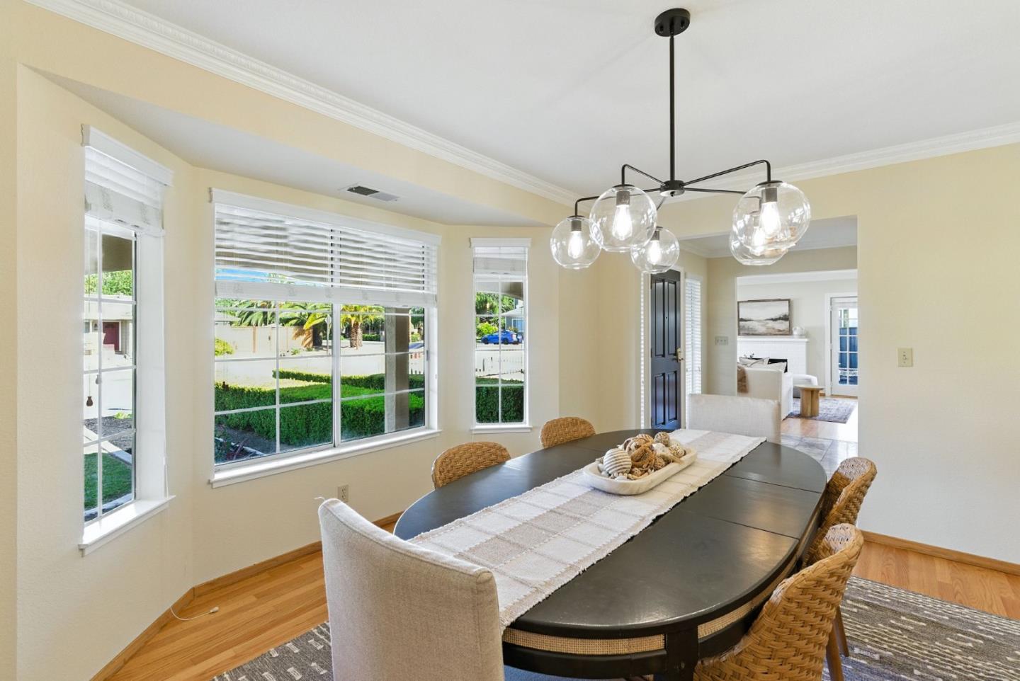 Detail Gallery Image 9 of 42 For 2188 Yorkshire Way, Mountain View,  CA 94040 - 3 Beds | 2 Baths