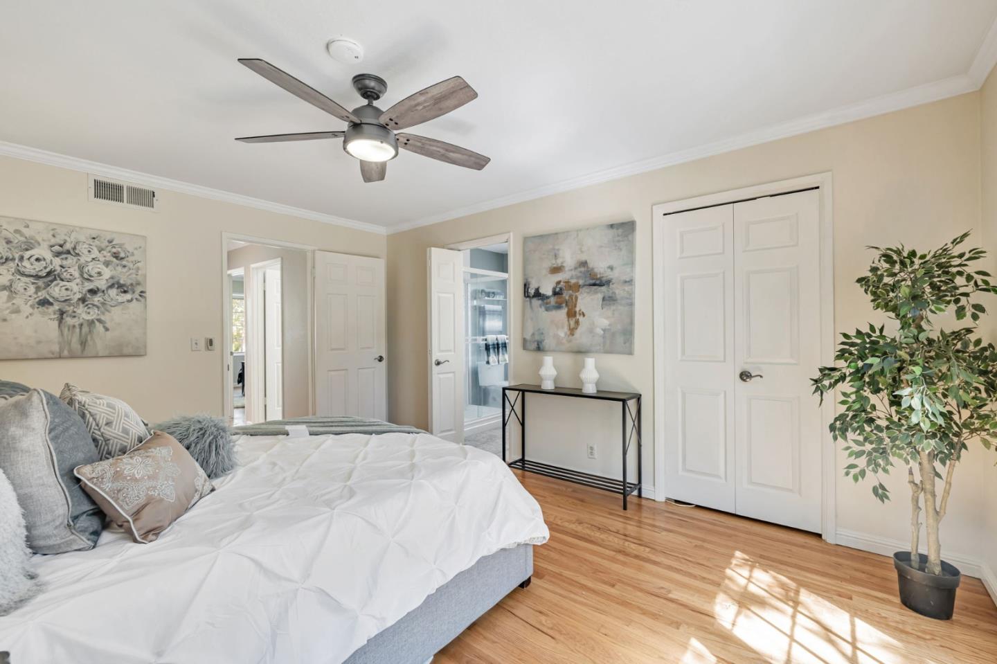 Detail Gallery Image 10 of 43 For 650 Hyde Park, Sunnyvale,  CA 94087 - 3 Beds | 2 Baths
