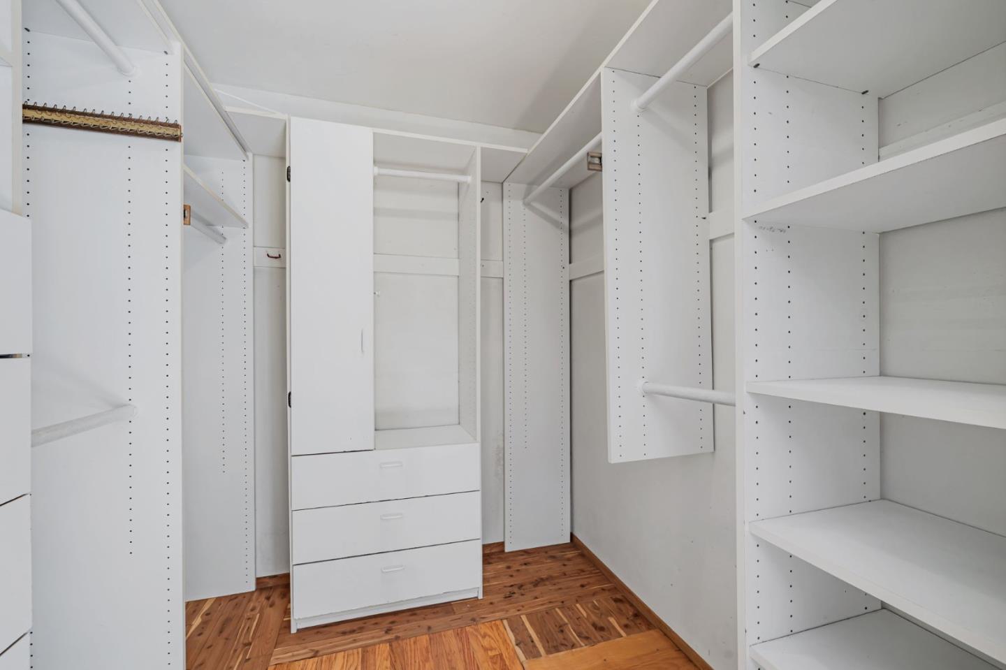 Detail Gallery Image 11 of 43 For 650 Hyde Park, Sunnyvale,  CA 94087 - 3 Beds | 2 Baths