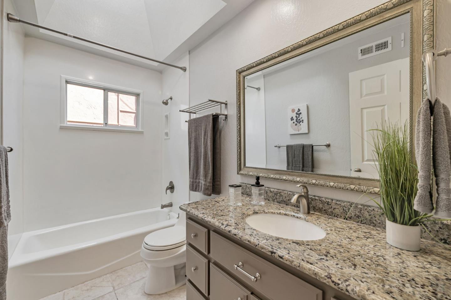Detail Gallery Image 12 of 43 For 650 Hyde Park, Sunnyvale,  CA 94087 - 3 Beds | 2 Baths