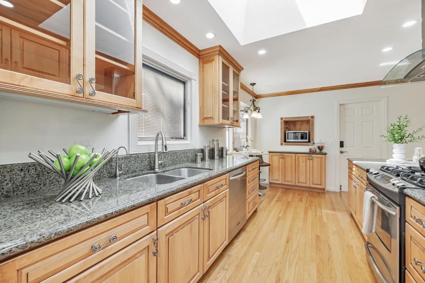 Detail Gallery Image 23 of 43 For 650 Hyde Park, Sunnyvale,  CA 94087 - 3 Beds | 2 Baths