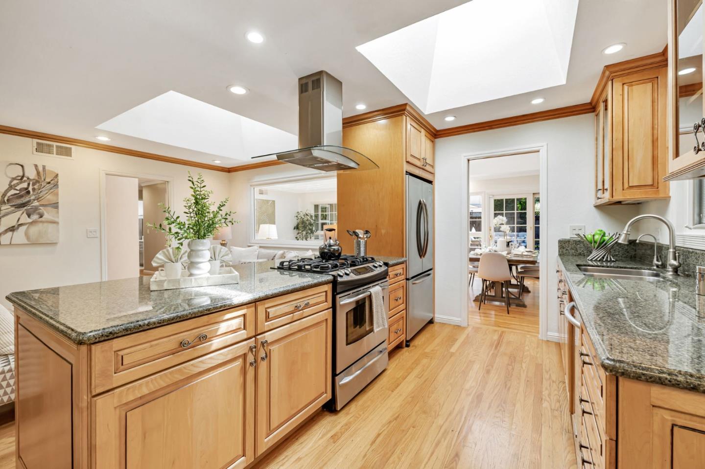 Detail Gallery Image 24 of 43 For 650 Hyde Park, Sunnyvale,  CA 94087 - 3 Beds | 2 Baths